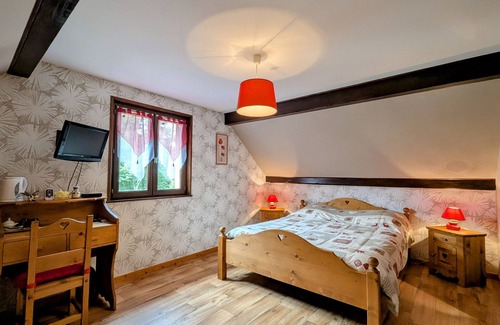 Anould Bed & Breakfast | Family room with pool and SPA in Anould