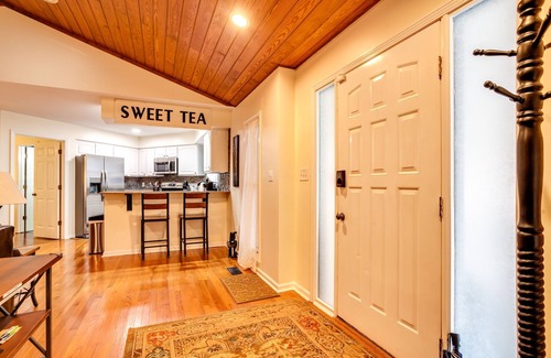 Tellico Village House | Family-sized cottage near Lake Loudon, Smoky Mountains, w/hot tub and fire pit.