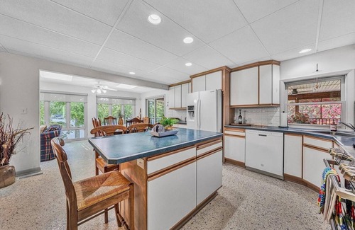 Westlake Corner House | Family Smith Mountain Lakefront Retreat - Private Dock 4BR house Pet Friendly