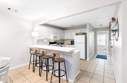 Auburn Apartment | *Family Stay 2 minutes to downtown Sleeps 10