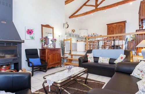 Saint-Medard House | Family Stay in Scenic Cazals