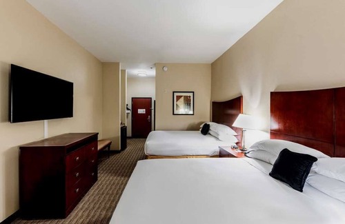 Mineral Wells House | Family Stay! Spacious Unit, Pool, Free Breakfast, Wifi, and Parking