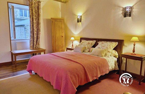 Niort-la-Fontaine Bed & Breakfast | Family Suite in Charming Historical Presbytery with Nature Trails