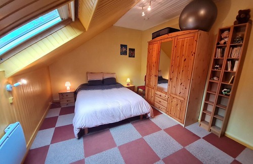 Belleville Bed & Breakfast | Family Suite in Quiet House with Garden Near Lorraine Park