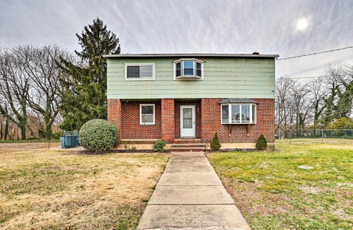 Gibbstown House | Family Vacation Rental 18 Mi to Philadelphia