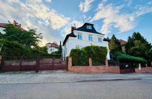 Dejvice Villa | Family Villa Hanspaulka