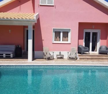 Charneca de Caparica e Sobreda House | Family Villa Pool & Beach