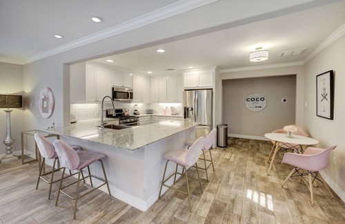 Woodlake - Briar Meadow House | Famous Pink House! 4Beds! 10 min from Galleria!