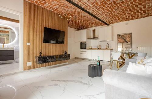 Riva Apartment | Fanstastic 2BDRM Biella Center!