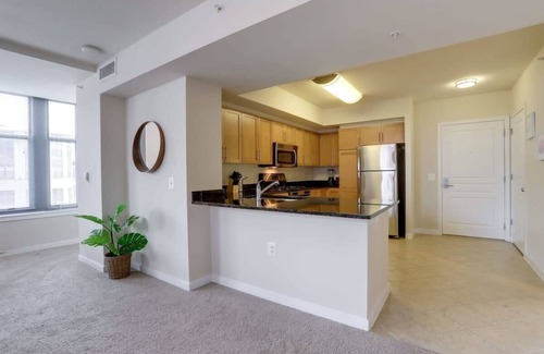 Aurora Highlands Apartment | Fantastic 2/1 BR Apt in Pentagon City