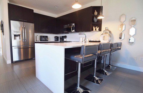 Four Corners House | Fantastic 3 bedroom/3 bath home, dip pool, clubhouse pool & gym, Disney 10 miles