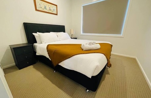 Clyde North House | Fantastic 4 bedroom family entertainer@Clyde North