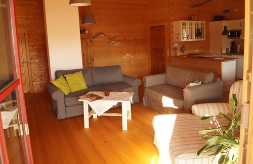 Wielenbach Apartment | Fantastic apartment in a log cabin in front of the mountains