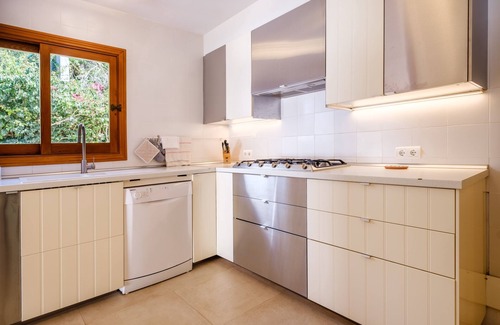 Can Furnet House | Fantastic Holiday Home with Sea View, Pool, Terrace