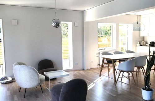 Flemingsberg Ski Chalet | Fantastic house with private dock and lake view, 30 Minutes from Stockholm | SE13032