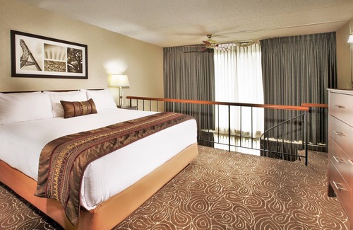 Wilburton House | Fantastic location! Close to Shopping Malls & Best Restaurants! Parking, Pool