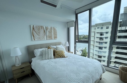 Hamilton Apartment | Fantastic River Views!!