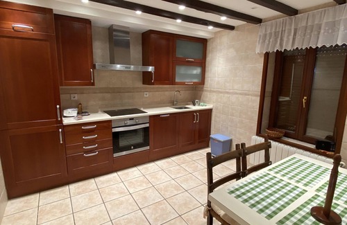 Villahoz House | Fantastic Rural House: 300m2, 7 double rooms (up to 18 guests), Garden1100m2
