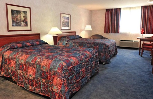 Altamont House | FANTASTIC UNIT FOR 4, POOL, PARKING
