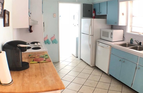 Broadview Park House | Fantastic Vacation House on Private Lake in Fort Lauderdale