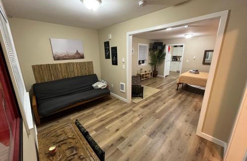 Southeast Salem Apartment | Far East Escape- Salem