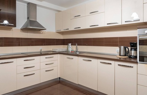 Haslau-Maria Ellend Apartment | Faraway Aparthotel near Airport