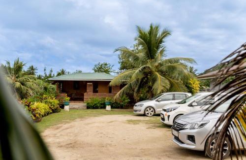 Moorea-Maiao House | Fare miti access private white sand beach