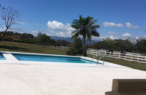 La Garita House | FARM IN THE CITY, HOUSE AND POOL 0.75 ACRES