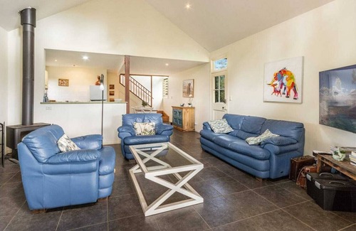 Lillian Rock House | Farm Stay at Lillian Rock the entire building