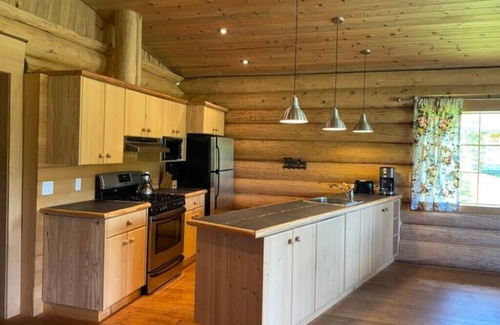 Canim Lake Cabin | Farm Stay in Wolf Cabin at beautiful Kayanara - NEW
