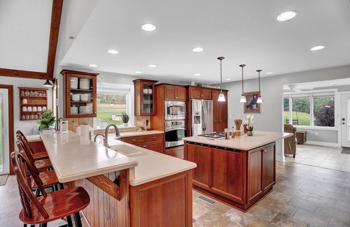 Loysville House | Farm stay -Sleeps 30 -Outdoor Kitchen, games