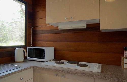 Boolambayte Cottage | Farm Stay With Shared Access to the Pool, Tennis Court, Entertainment/games Room