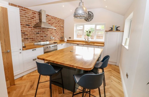 Somerby Cottage | FARM VIEW HOUSE, pet friendly, with hot tub in Somerby