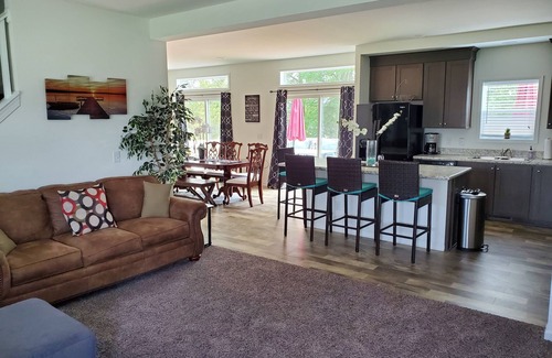 Orange House | Farmers' Landing - Secluded Private Waterfront Home at Lake Anna in Quiet Cove.