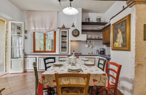 Pomarance Apartment | Farmhouse apartment with comfortable living room