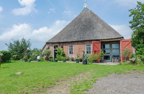 Burum Apartment | Farmhouse by Lauwers River with Rowing Boat, cleaning included