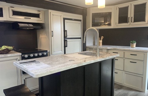 Perrytown House | Farmhouse Camper For Rent