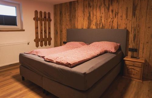 Bramberg am Wildkogel House | Farmhouse in Bramberg with Sauna & Ski Access