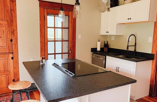 Romney House | Farmhouse in the South Branch River Valley with idyllic views and country charm