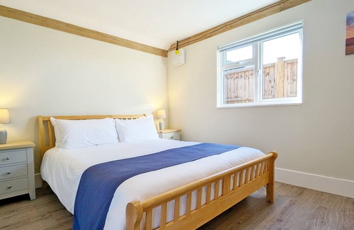 Woolbeding Cottage | Farmhouse Lodge - a lodge/cabin that sleeps 2 guests in 1 bedroom