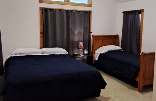 Highland Other | Farmhouse Lodge, Private 4-bedroom, Hot tub, Massage Chair, spacious, AC 5G,
