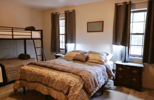 Flint Other | Farmhouse w/Pond, Nature Trails & Farm Experience