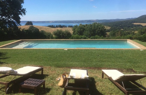Sutri House | Farmhouse with swimming pool with a magnificent view of Lake Bracciano.