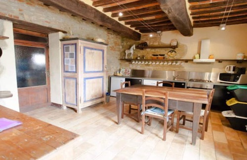 Lisciano Niccone House | Farmhouse with Pool in a Village in Umbria Perfect for Groups and Families