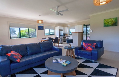 Taralga Cottage | Farmstay at Fleece, Flock & Fibre an historic railway station in Taralga
