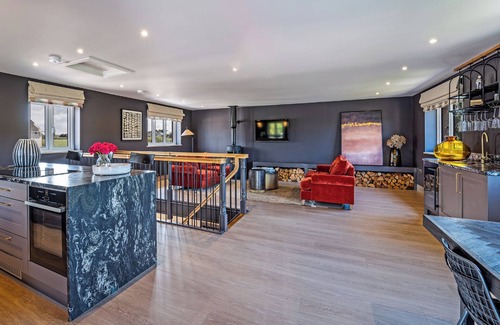 Llanfechell Cottage | FARMYARD HOUSE, pet friendly, luxury holiday cottage in Llanfechell