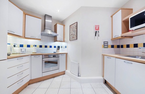 Farringdon Apartment | Farringdon Penthouse | Spacious 3 Bedroom 2 Bath