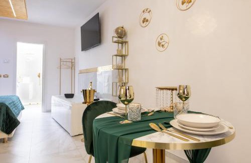 San Donato Apartment | FASHION APARTMENT GOLD Bologna with JACUZZI & CAR GARAGE