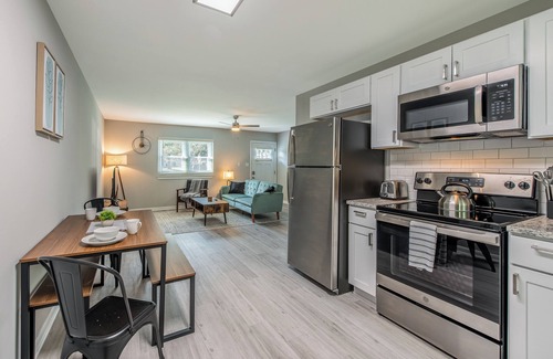 East Raleigh Apartment | Fast Wifi Newly Renovated ~ Downtown Raleigh