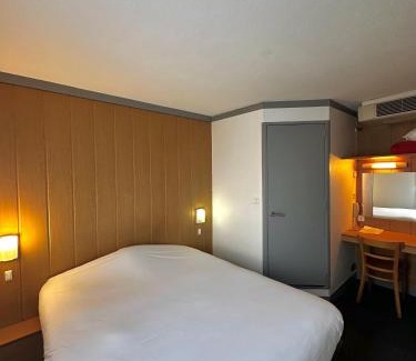 Laval Hotel | Fasthotel Laval